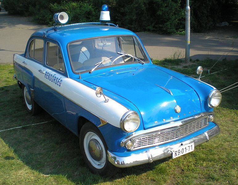 Moskvich... Tank gibi araba