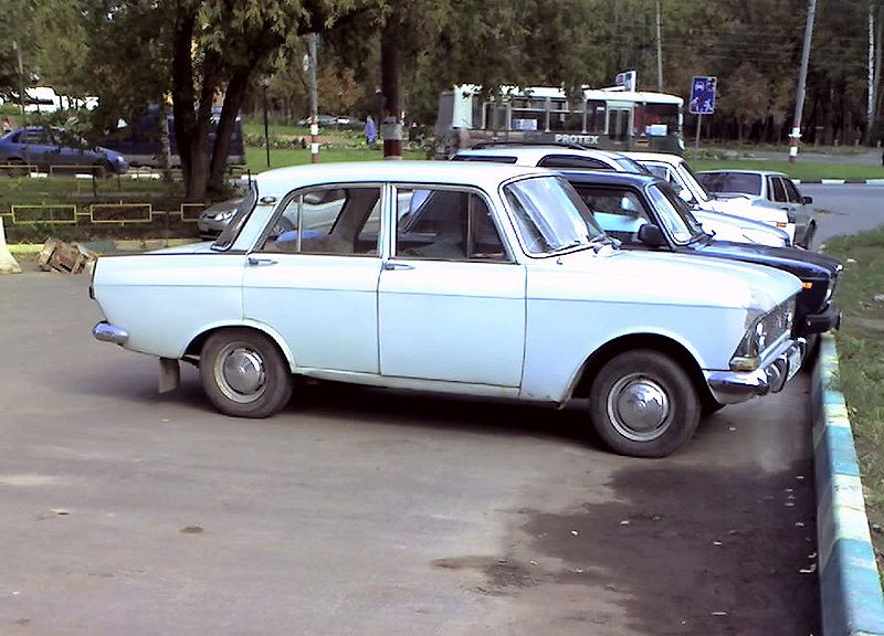 Moskvich... Tank gibi araba
