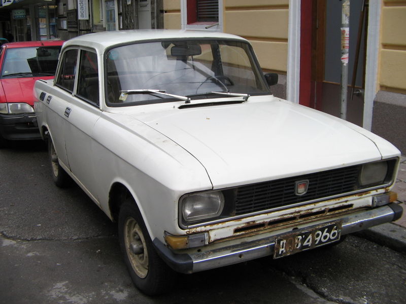 Moskvich... Tank gibi araba