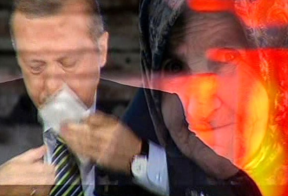 Başbakan Erdoğan hem ağladı hem söyledi