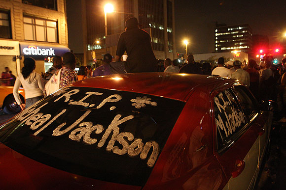 Jackson fanları Apollo Tiyatrosunu işgal etti