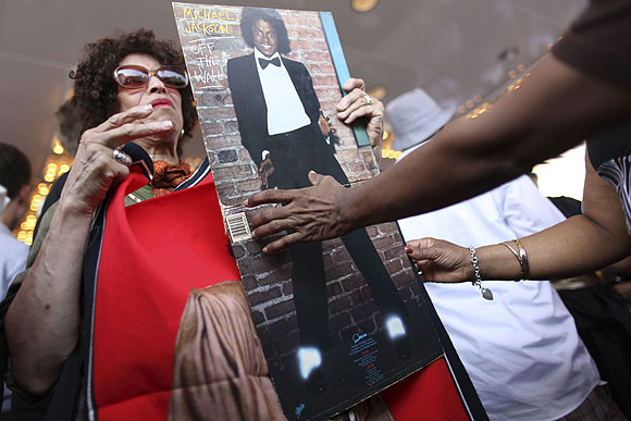 Jackson fanları Apollo Tiyatrosunu işgal etti