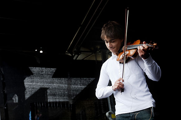 Alexander Rybak müzik listelerini alt üst etti