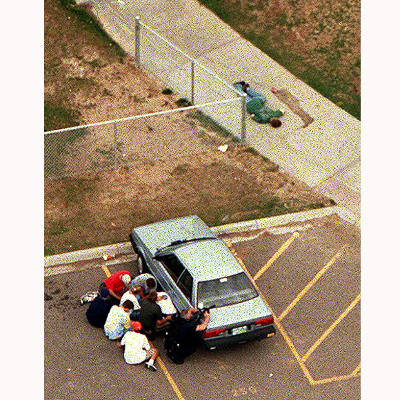 Columbine Lisesi Katliamı... (20 Nisan 1999)