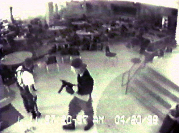 Columbine Lisesi Katliamı... (20 Nisan 1999)