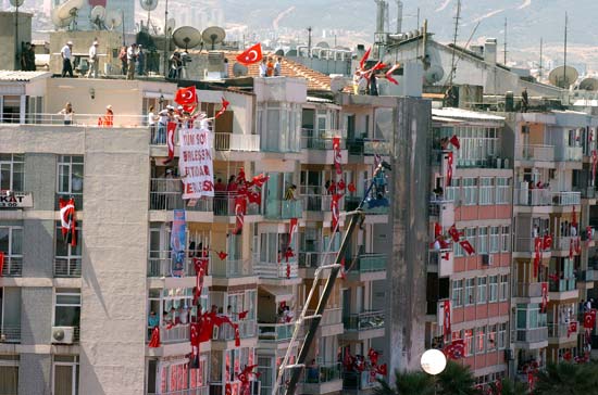 İzmirde tarihi miting