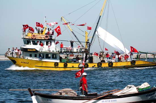 İzmirde tarihi miting