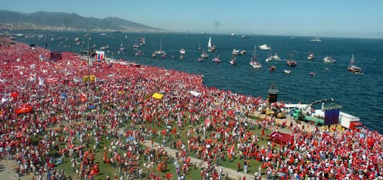 İzmirde tarihi miting