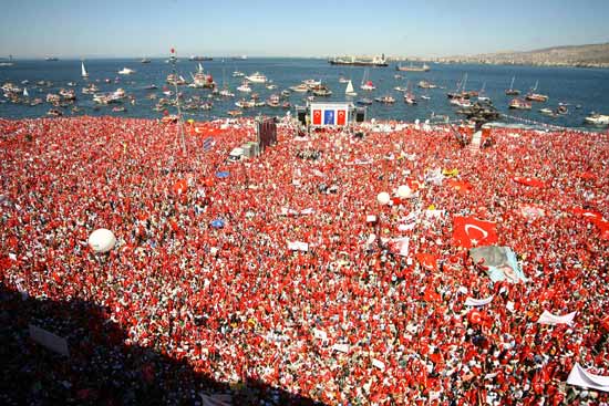 İzmirde tarihi miting