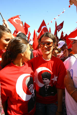 İzmirde tarihi miting