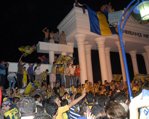 Fenerbahçe 100üncü yılda şampiyon