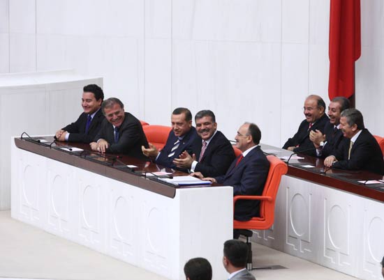 Gül 11inci Cumhurbaşkanı seçildi