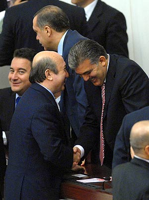 Gül 11inci Cumhurbaşkanı seçildi
