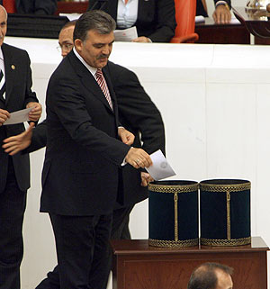 Gül 11inci Cumhurbaşkanı seçildi