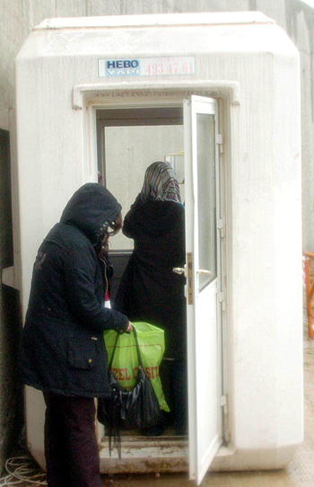 Türbanlı öğrenciler üniversiteye girdi
