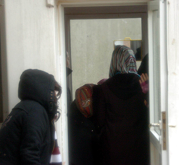 Türbanlı öğrenciler üniversiteye girdi