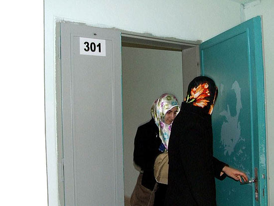 Türbanlı öğrenciler üniversiteye girdi