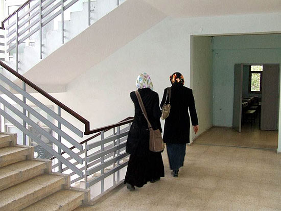 Türbanlı öğrenciler üniversiteye girdi