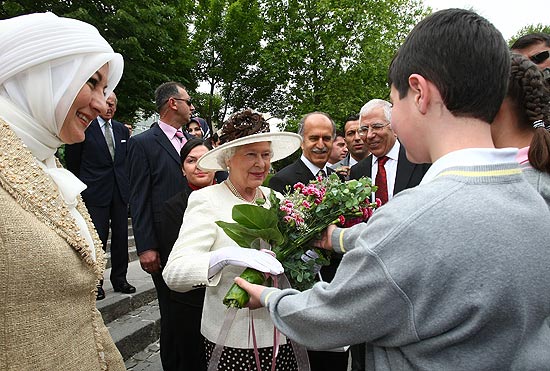 Kraliçe Elizabeth Bursa turunu tamamladı