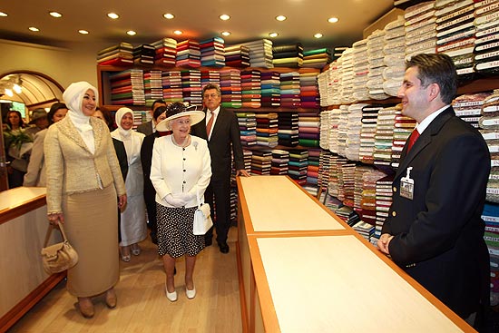 Kraliçe Elizabeth Bursa turunu tamamladı