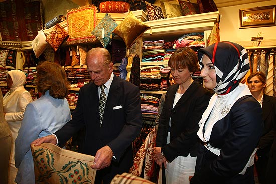 Kraliçe Elizabeth Bursa turunu tamamladı