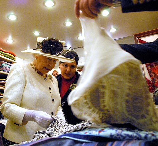 Kraliçe Elizabeth Bursa turunu tamamladı