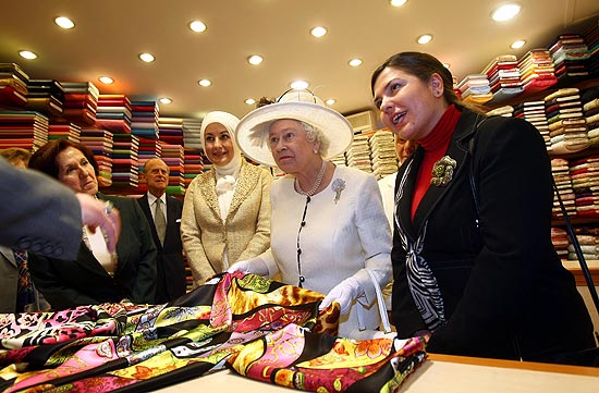 Kraliçe Elizabeth Bursa turunu tamamladı