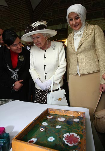 Kraliçe Elizabeth Bursa turunu tamamladı