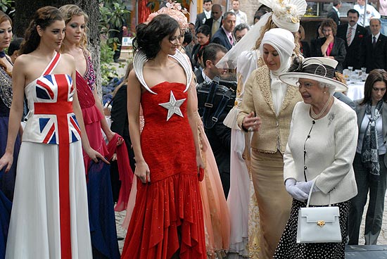 Kraliçe Elizabeth Bursa turunu tamamladı