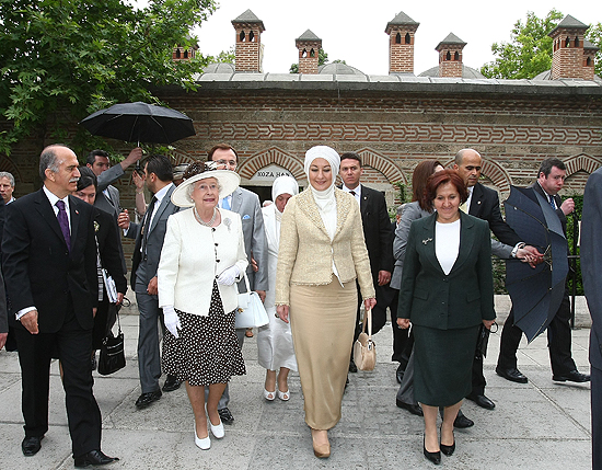 Kraliçe Elizabeth Bursa turunu tamamladı