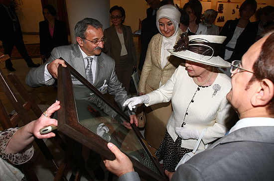Kraliçe Elizabeth Bursa turunu tamamladı