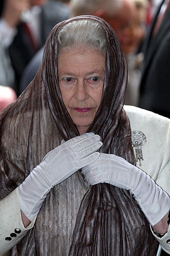 Kraliçe Elizabeth Bursa turunu tamamladı