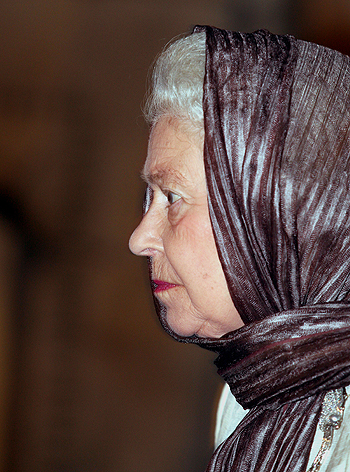 Kraliçe Elizabeth Bursa turunu tamamladı