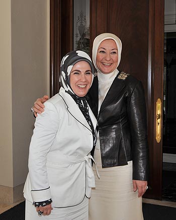 Emine Erdoğan ile Hayrünnisa Gül buluştu