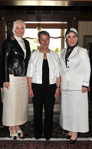 Emine Erdoğan ile Hayrünnisa Gül buluştu