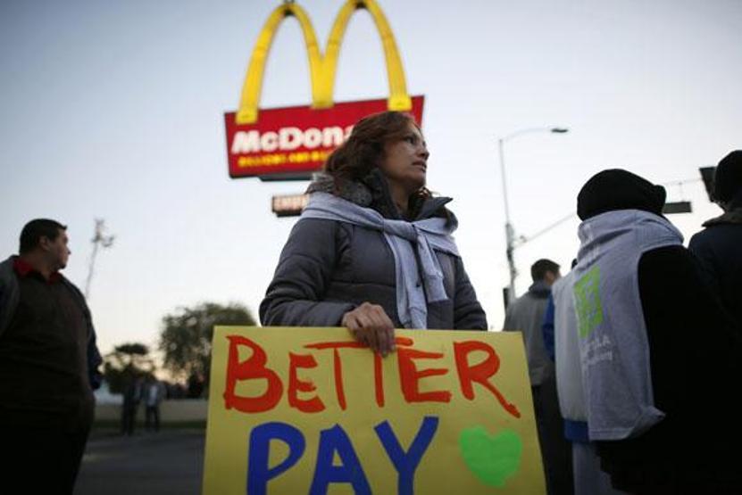 Beyaz yakalılardan sonra fast food işçileri