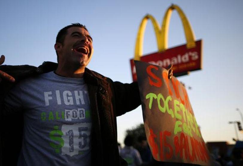 Beyaz yakalılardan sonra fast food işçileri