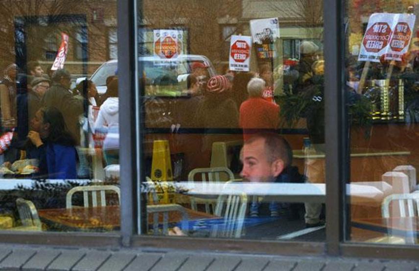 Beyaz yakalılardan sonra fast food işçileri