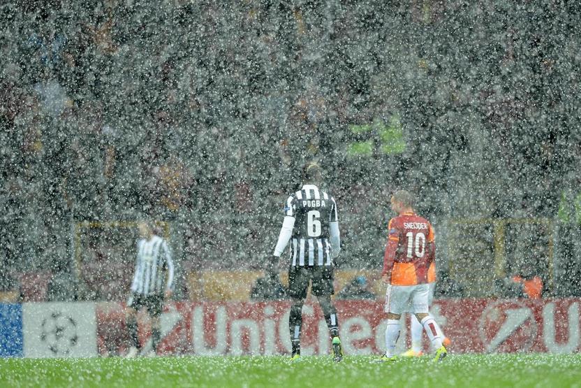 Galatasaray-Juventus maçına kar damgasını vurdu
