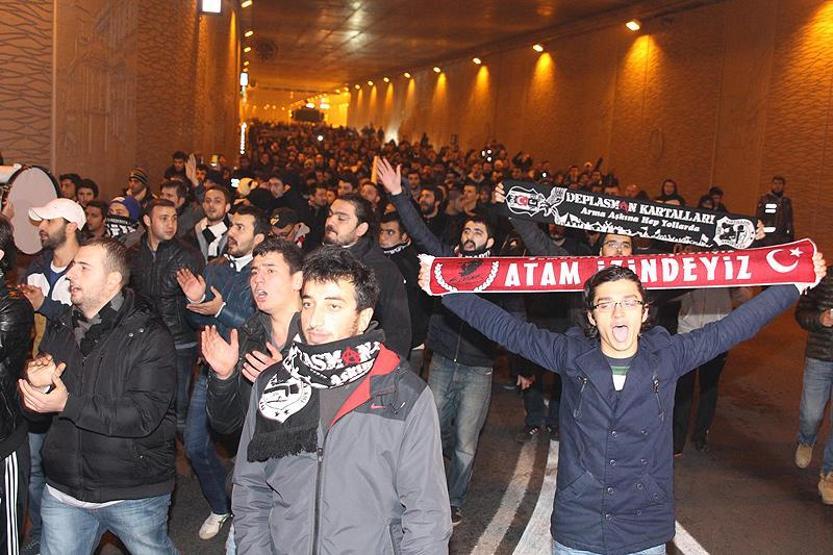 Çarşı TOMAlar eşliğinde yürüdü