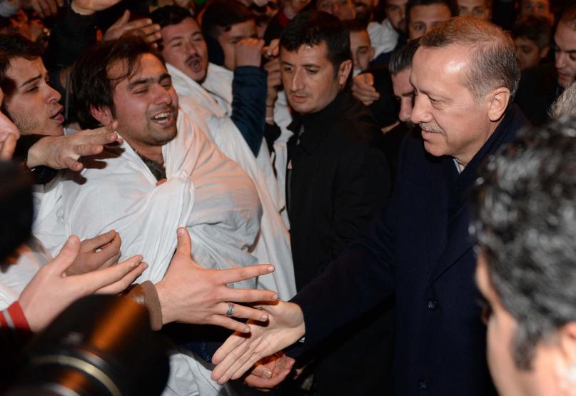 Başbakan Erdoğana kefenli karşılama