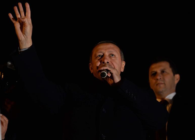 Başbakan Erdoğana kefenli karşılama
