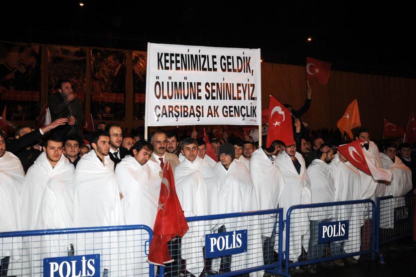 Başbakan Erdoğana kefenli karşılama
