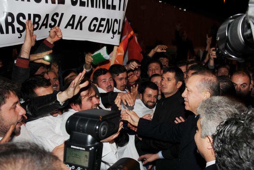 Başbakan Erdoğana kefenli karşılama
