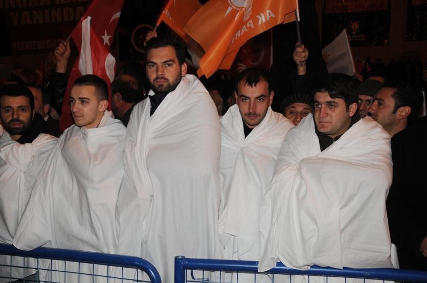 Başbakan Erdoğana kefenli karşılama
