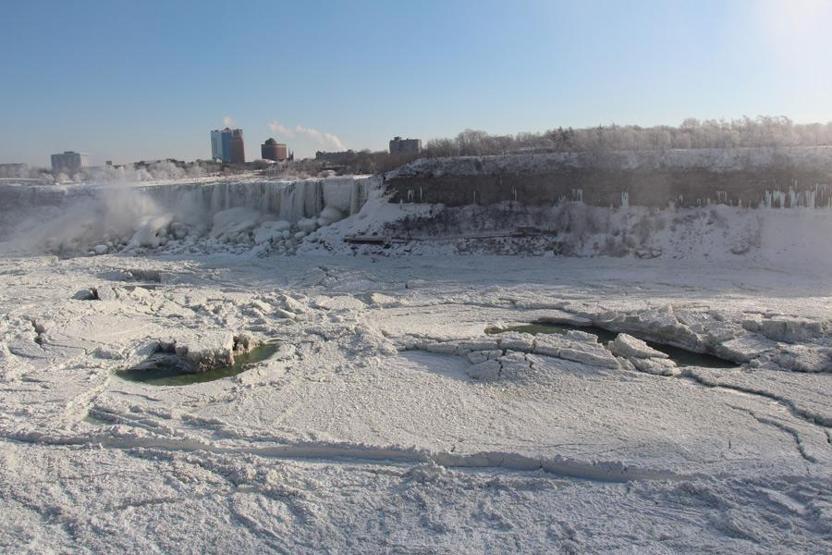 Niagara Şelalesi de dondu