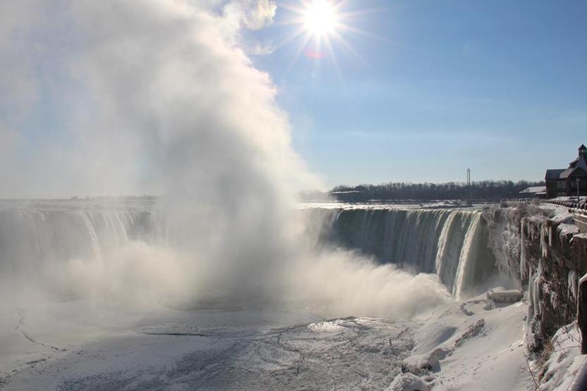 Niagara Şelalesi de dondu