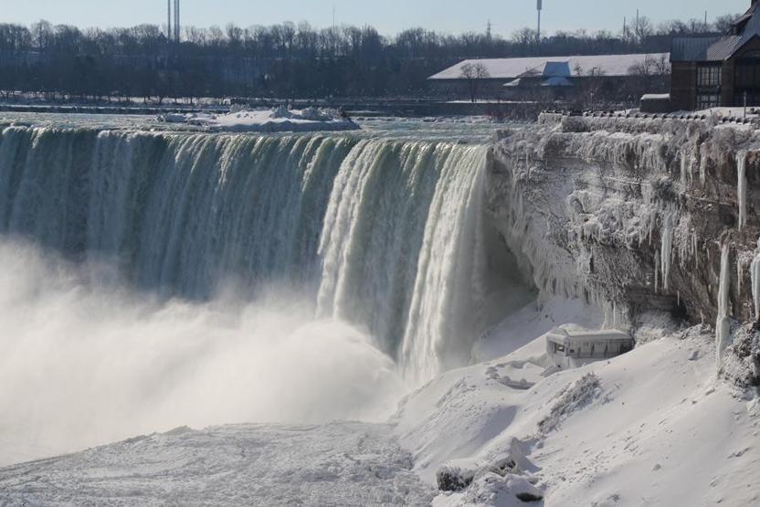Niagara Şelalesi de dondu