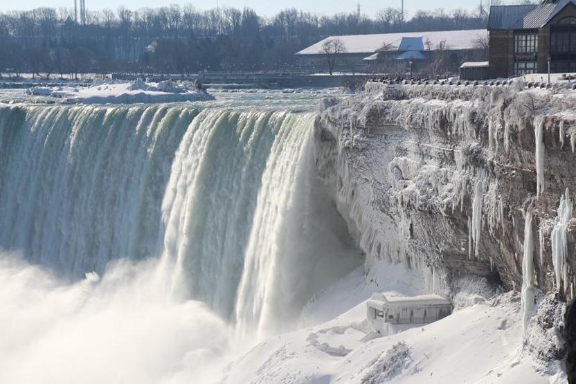 Niagara Şelalesi de dondu