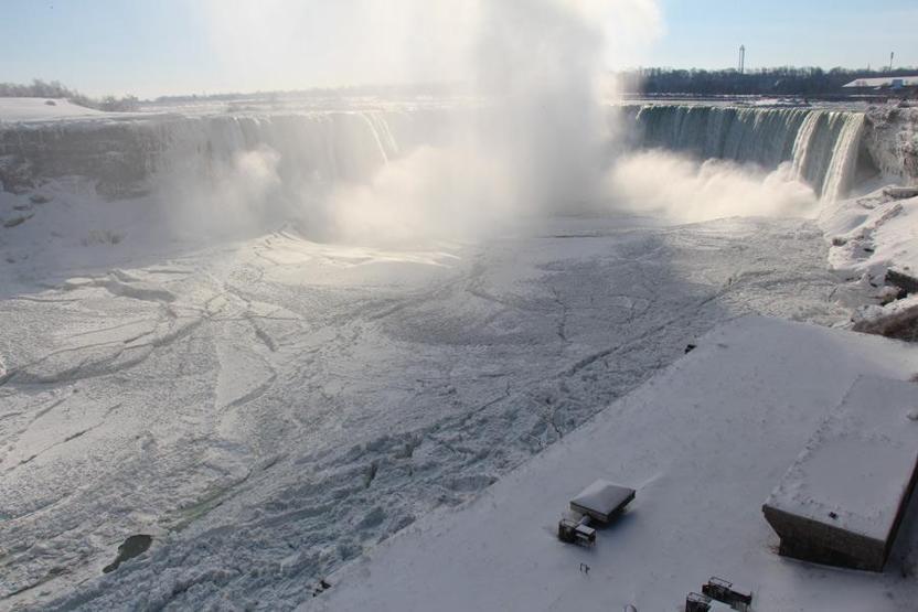 Niagara Şelalesi de dondu
